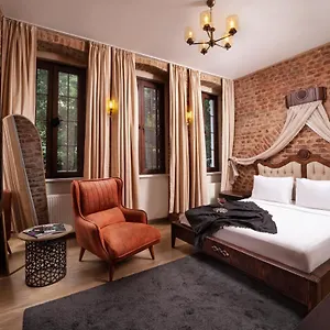 Nine Otel